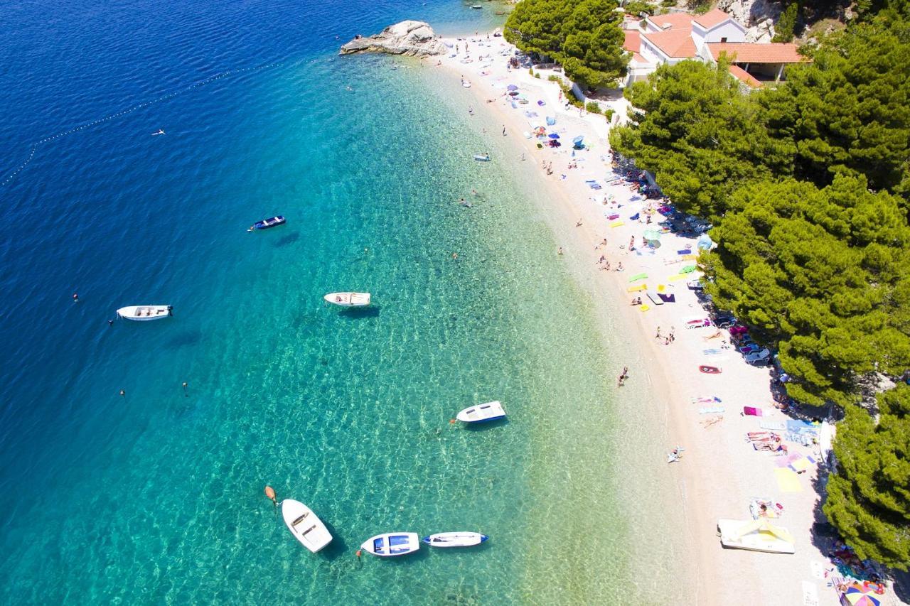 Apartments By The Sea Brela, Makarska - 6007 外观 照片