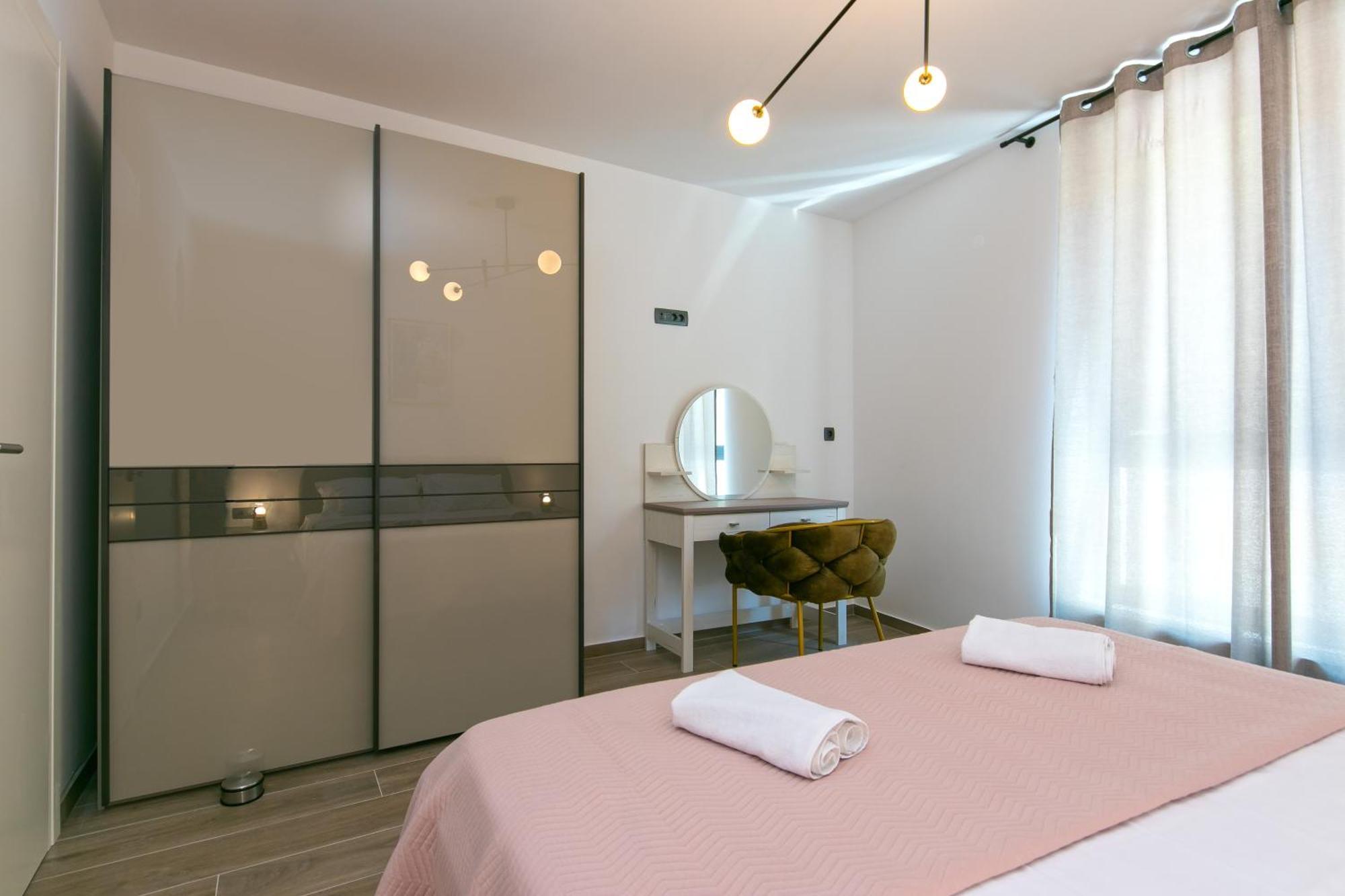 Apartments By The Sea Brela, Makarska - 6007 客房 照片